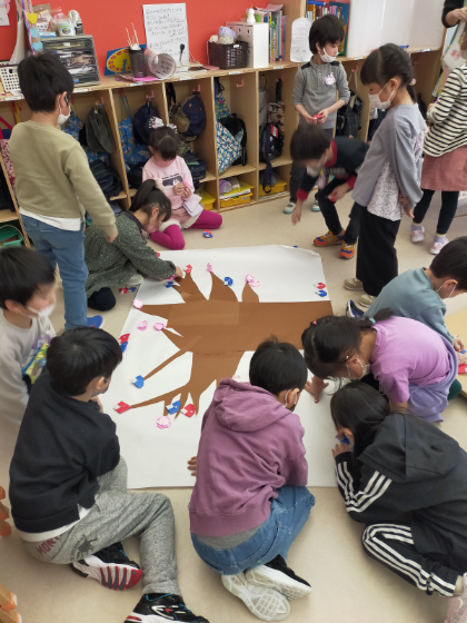 ☆スワン☆桃の花とお内裏さまとお雛さまを作って木に飾ったよ♪その後は、自分達がお雛さま達に変身！！